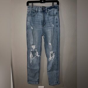 🔥Hollister Ultra High-Rise Mom Jeans | size 26 short🔥